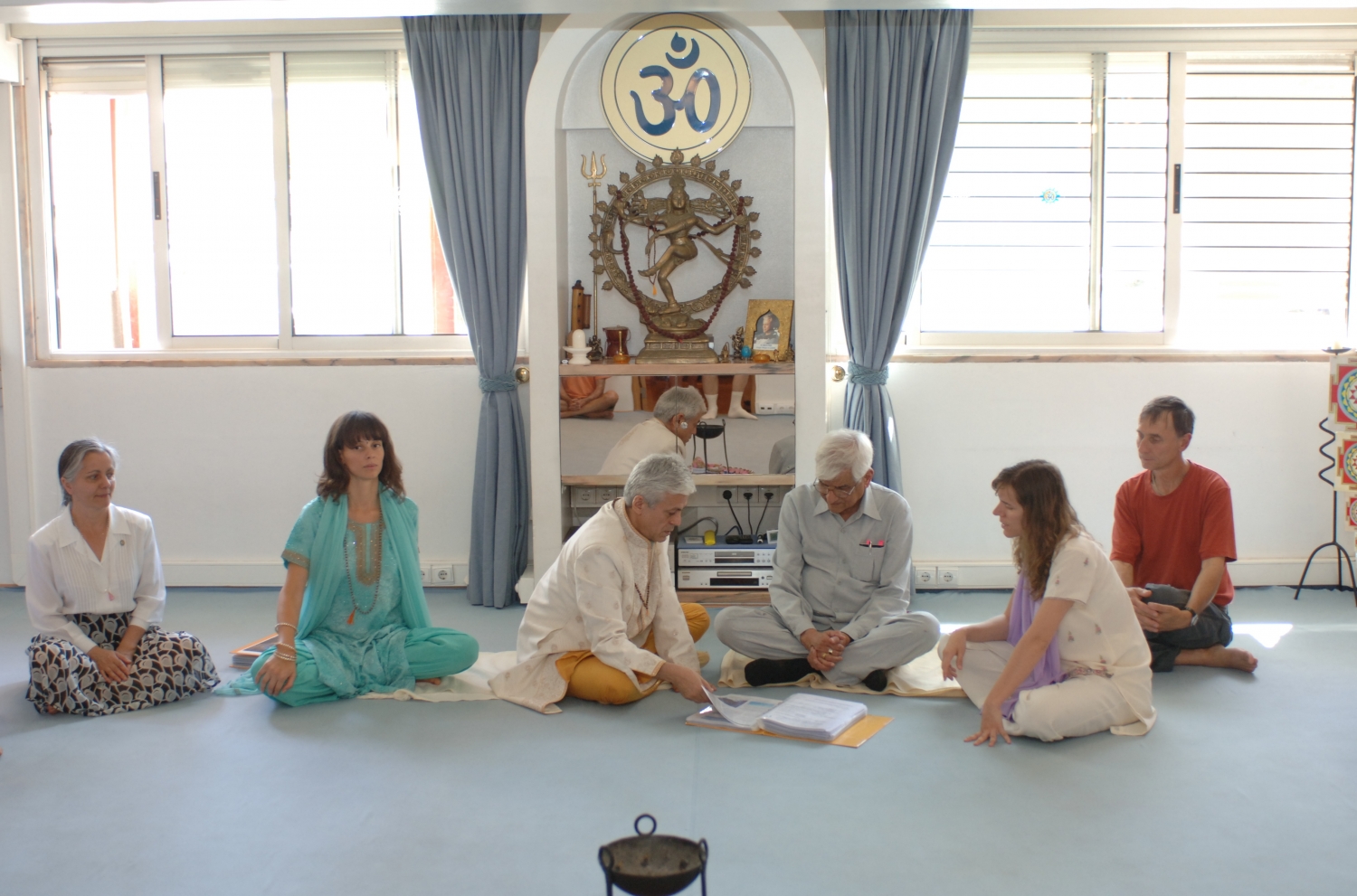 Visit of Om Prakash Tiwari - Keivalydhama Institute -  at the Headquarters of the Portuguese Yoga Confederation – 2009