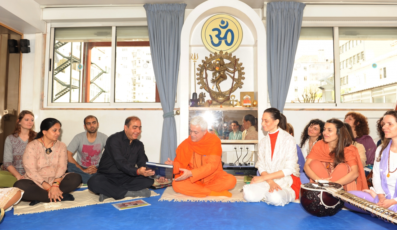 Visite de Son Excellence Jitendra Natrh Misra - Ambassadeur de l'Inde au Portugal - au Siège de la Confédération Portugaise du Yoga, Lisboa - 2015