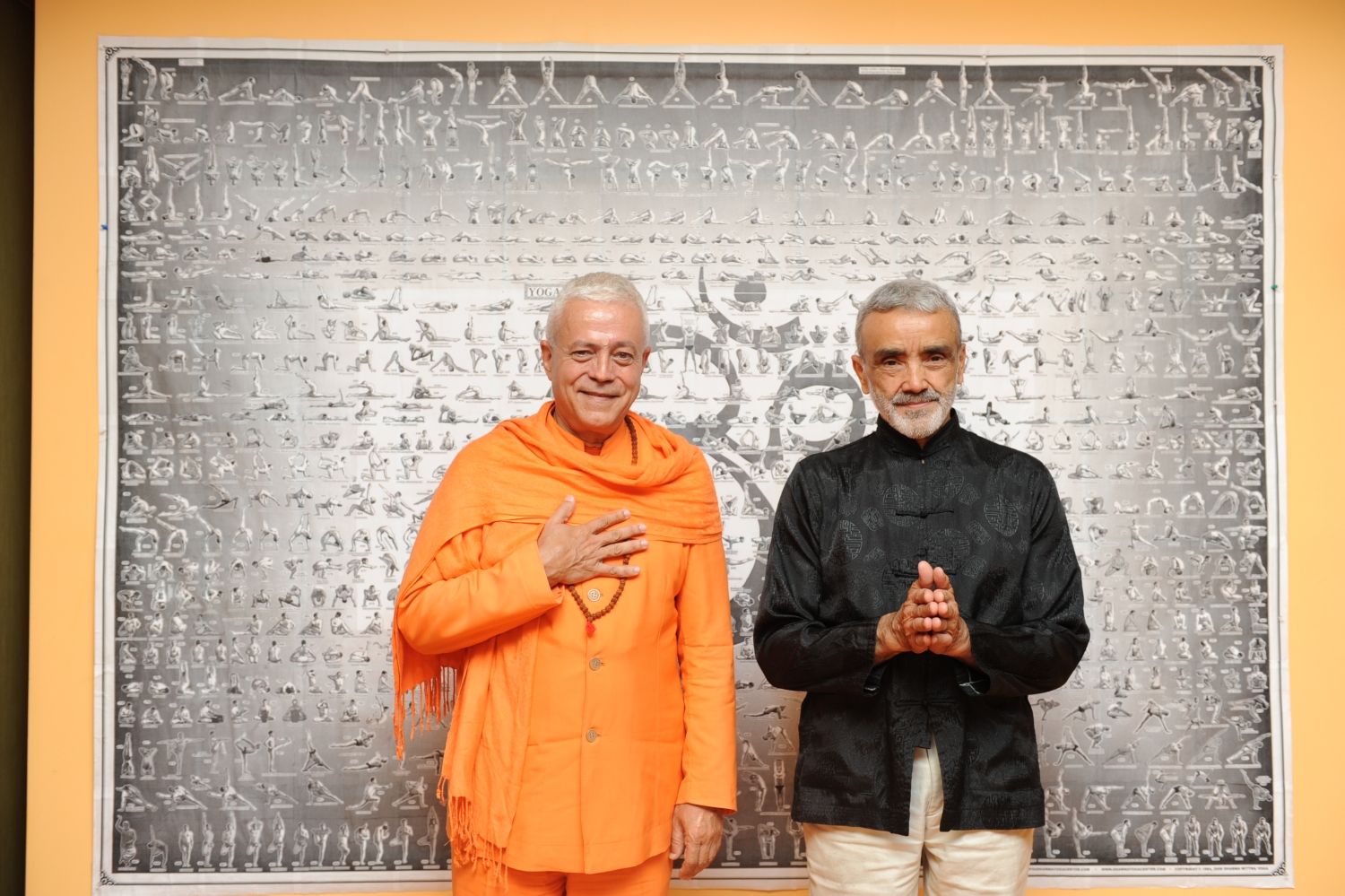 Meeting of H.H. Jagat Guru Amrta Sūryānanda Mahā Rāja with Shrí Dharma Mittra - Dharma Mittra Áshrama, New York - 2012, September